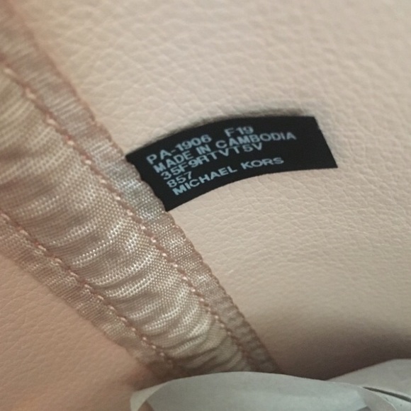 Last one✨Michael Kors jet set Large zipper tote - Picture 3 of 6